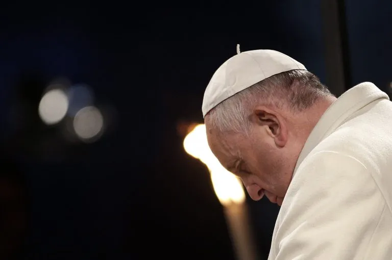 Papa Francesco: ‘Partecipate alla via Crucis per le donne crocifisse’