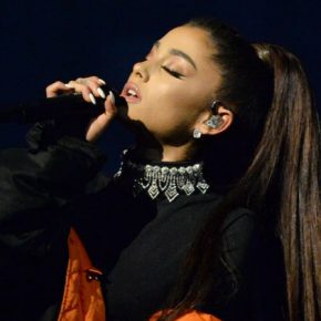Ariana Grande canterà nuovamente a Manchester