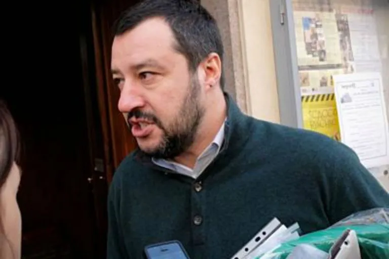 Salvini rilancia l’hashtag #STOPINVASIONE