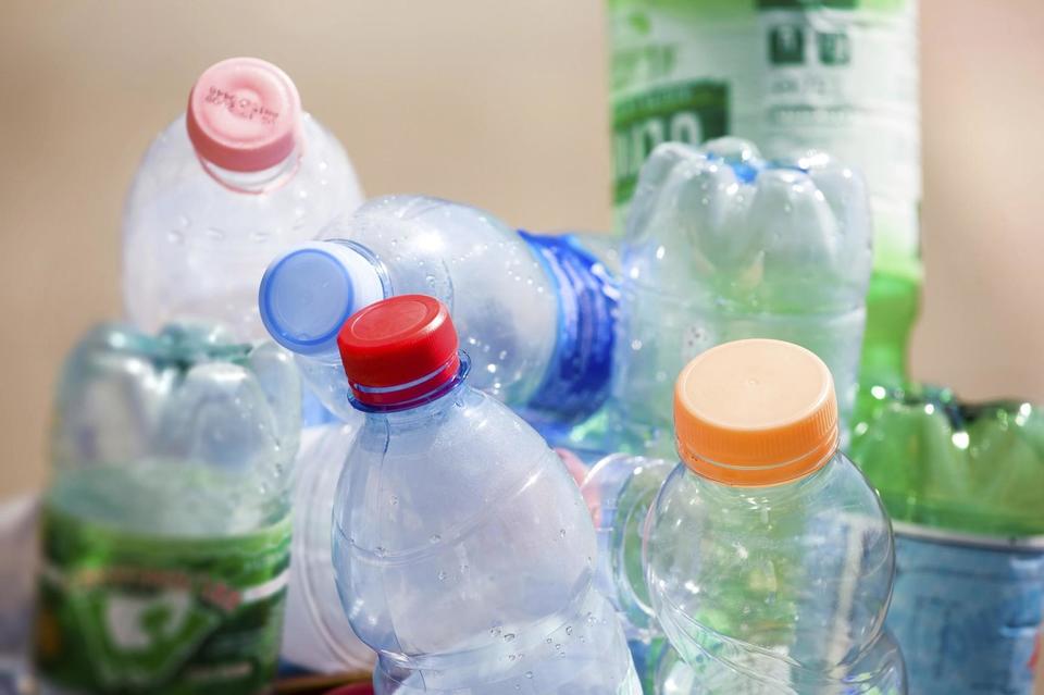 Bottiglie d'acqua di plastica non sono riutilizzabili una seconda volta
