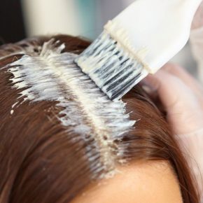Tinture per capelli aumenterebbero il rischio di tumore al seno