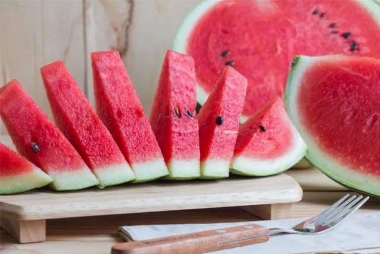 Anguria, frutto ideale contro il caldo e rimedio anti cancro