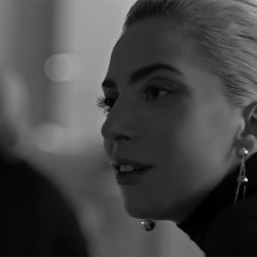 Lady Gaga sferzata dalla fibromialgia: niente concerto