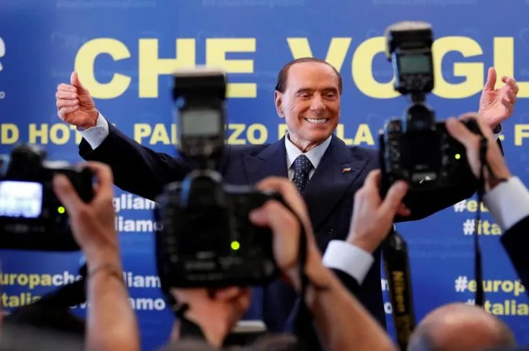 Berlusconi demolisce Di Maio a Fiuggi: ‘Meteorina della politica’