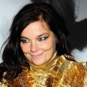 Björk, rivelazione shock: 'Molestata da un regista danese'
