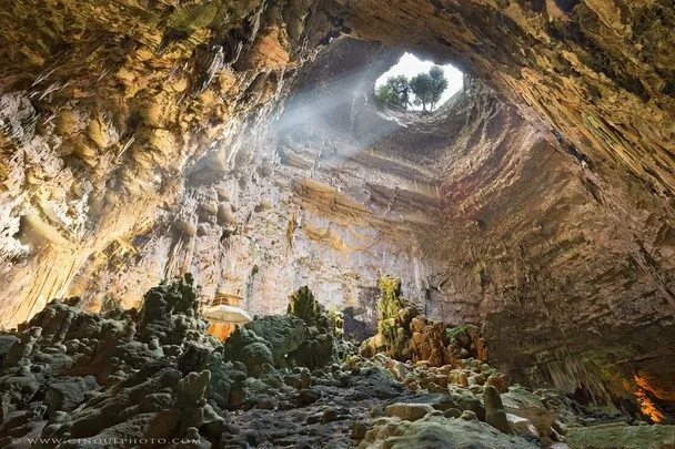 Disoccupato compra caverna a 1 € e cambia la sua vita