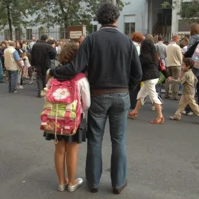 Studenti delle medie vanno accompagnati e ripresi dai genitori