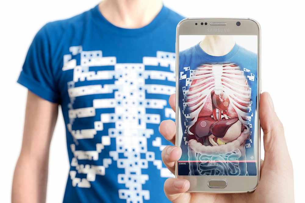 T-shirt a raggi X per osservare gli organi interni