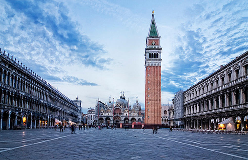 Turisti salassati al ristorante veneziano: pranzo da oltre 520 euro