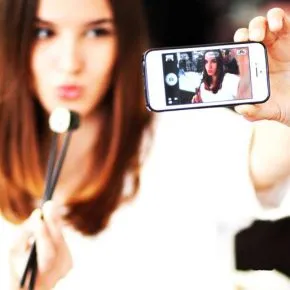 Mania dei selfie fa arricchire i chirurghi estetici: ritocchini per apparire perfetti