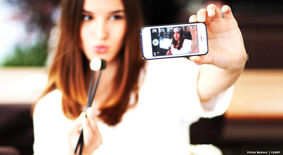 Faccia da selfie: tutti dal chirurgo estetico per l'autoscatto perfetto
