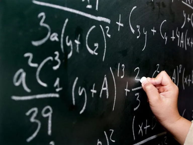 Insegnante sempre assente perde il diritto di bocciare: 16enne riammessa