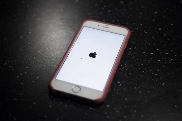 iPhone vecchi molti lenti? Mano della Apple, 3 class action negli Usa