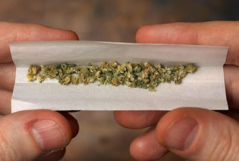 ‘Ho preso una sigaretta da un alieno’: bimbo aveva cannabis nel sangue