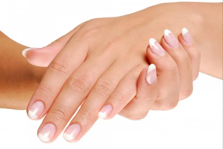 Mani secche e screpolate d’inverno: i rimedi naturali