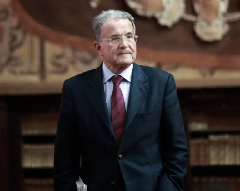 Prodi spiega perché cadde il Governo Berlusconi: colpa delle ‘amicizie sbagliate’