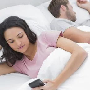 Smartphone perfettamente progettati per distruggere il sonno