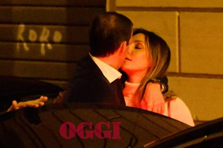 Juventus, Massimiliano Allegri bacia Ambra in strada