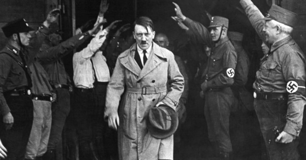 Adolf Hitler intervistato dal giornalista italiano De Benedetti