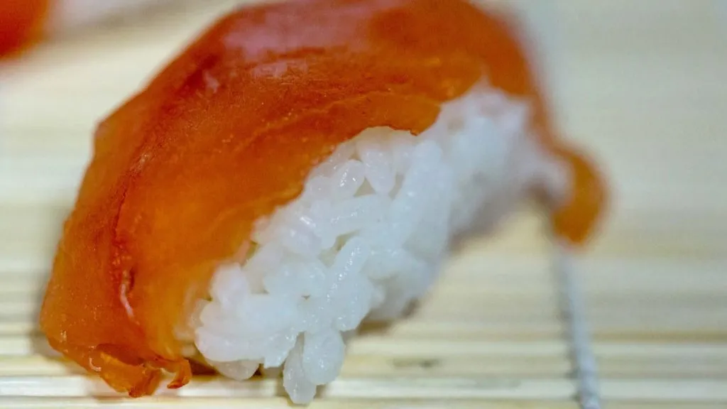 Sushi fa venire i vermi? Il caso della grossa tenia nell’intestino