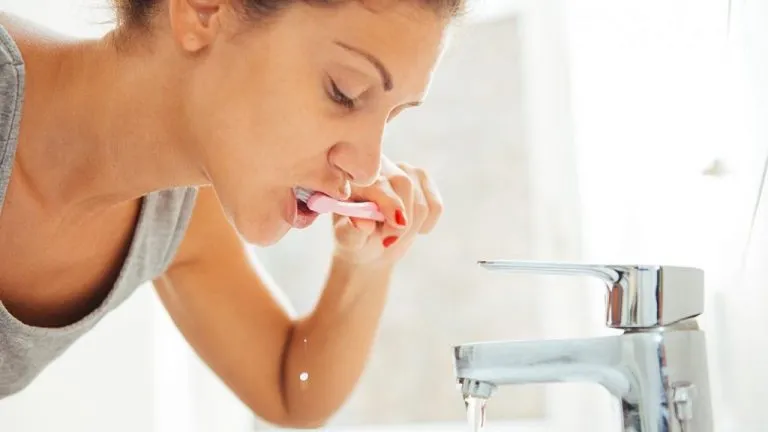 Come lavare i denti correttamente? Costanza e correttezza