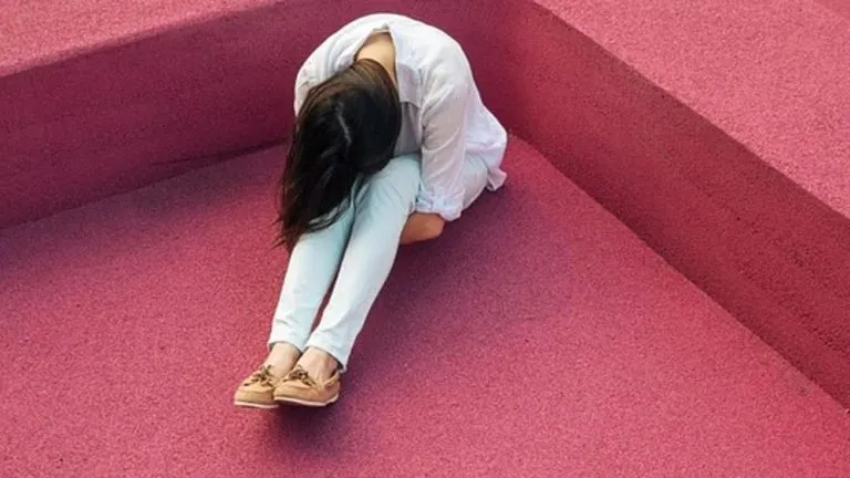 Pancia gonfia potrebbe essere sintomo del tumore dell’ovaio
