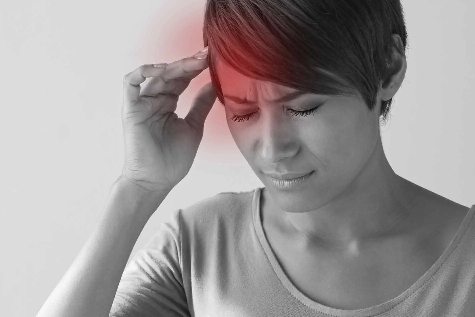 Mal di testa continuo e pulsante: 5 cause ignorate