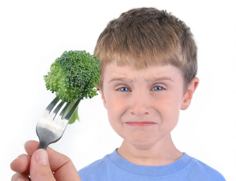 Bimbi odiano frutta e verdura: cosa fare?