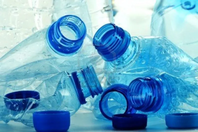 Enzima mutante mangia bottiglie di plastica: scoperta inaspettata