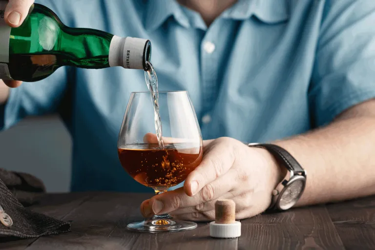 Alzheimer e demenza precoce nascosti nell’alcol