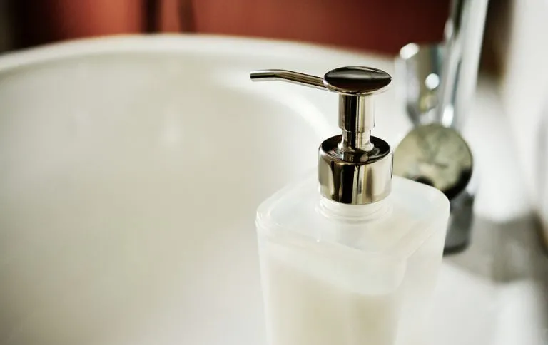 Un comodo ed elegante dispenser soap per il bagno