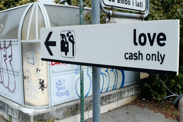 Torino, spunta segnale per la via delle prostitute