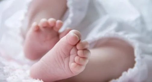 Bimbi senza braccia e mani: cosa sta accadendo in Francia?