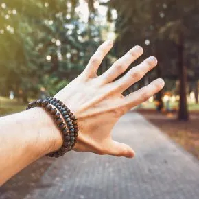 Bracciali uomo: perché vanno di moda?
