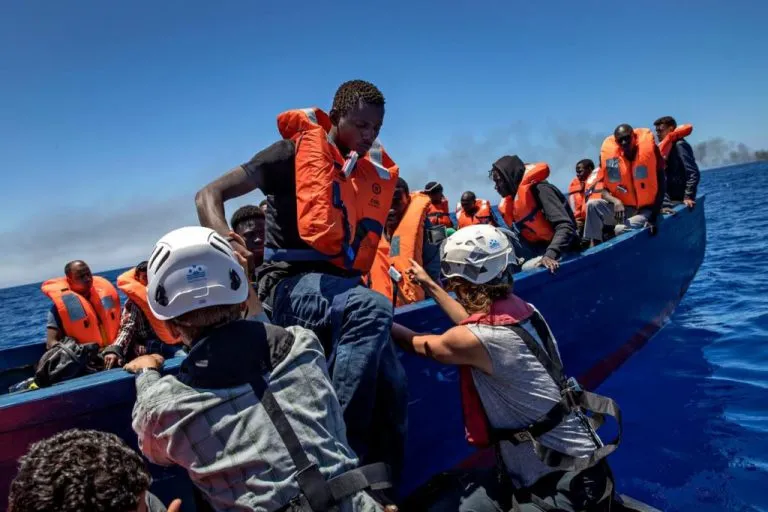 Migranti, diminuiscono ancora gli sbarchi in Italia