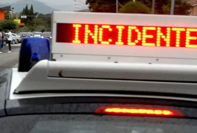 Como: scontro tra un’auto e un furgone a Cucciago