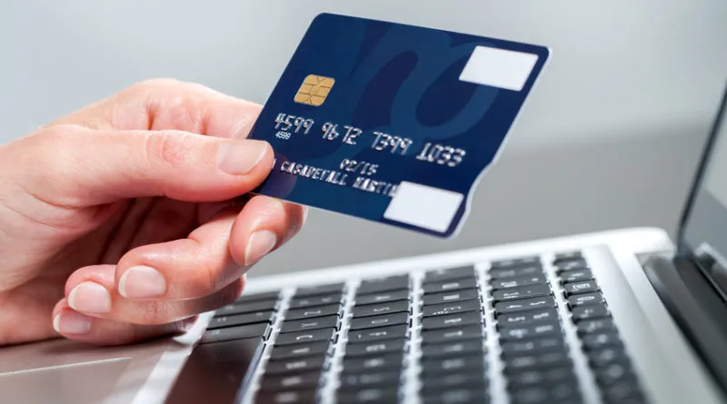 I vantaggi di richiedere carte di credito online