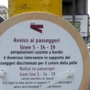 Roma, cartello contro le forze dell’ordine: “No a perquisizioni razziste in bus”
