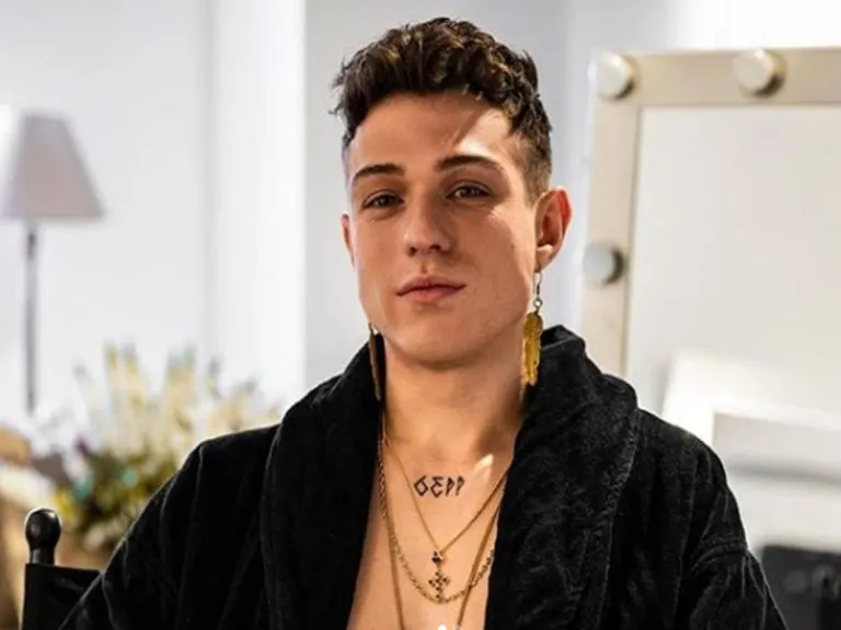 Irama a Madrid, viaggio d’amore con la modella Victoria Stella Doritou?