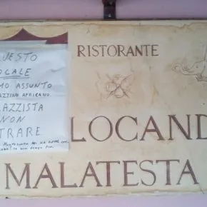 Rimini, la denuncia di Riccardo Lanzafame: “Da quando ho assunto un ragazzo africano nessuno viene più nel mio locale”