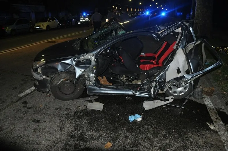 Lucca: scontro tra due auto all’incrocio di San Marco, un ferito in codice rosso