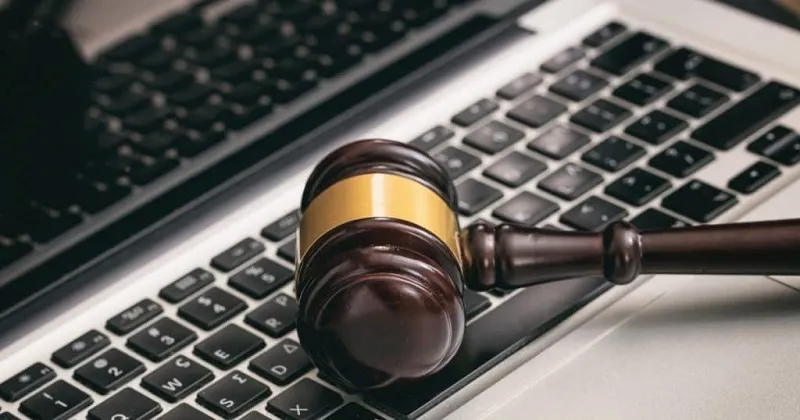 Laptop NC10-14GB con sei virus pericolosi: venduto per 1,3 milioni di dollari