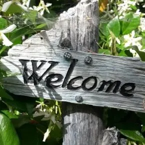 Come abbellire il giardino con elementi decorativi
