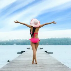 Costume intero o bikini: quale scegliere per l’estate?