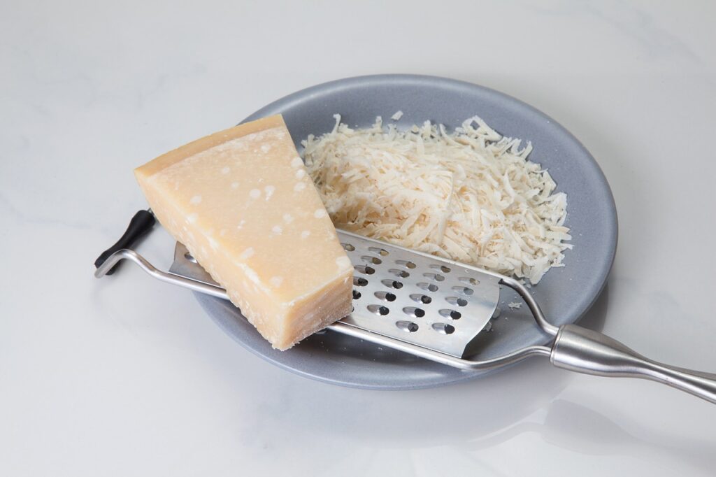Qual'è la differenza tra Grana Padano e Parmigiano? zz7 Curiosità, news ed informazioni Qual'è la differenza tra Grana Padano e Parmigiano? zz7 Curiosità, news ed informazioni